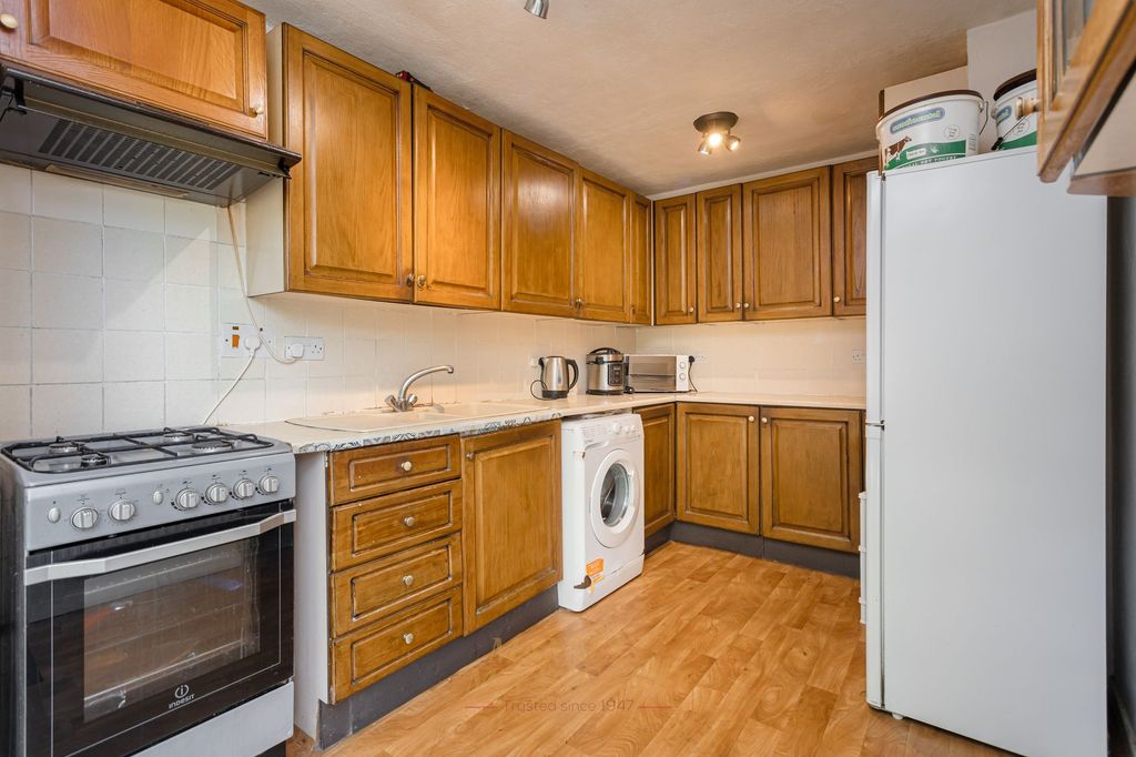 Property photo 2 of 20