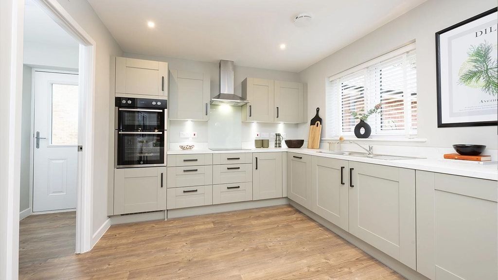 Property photo 2 of 8 Kitchen