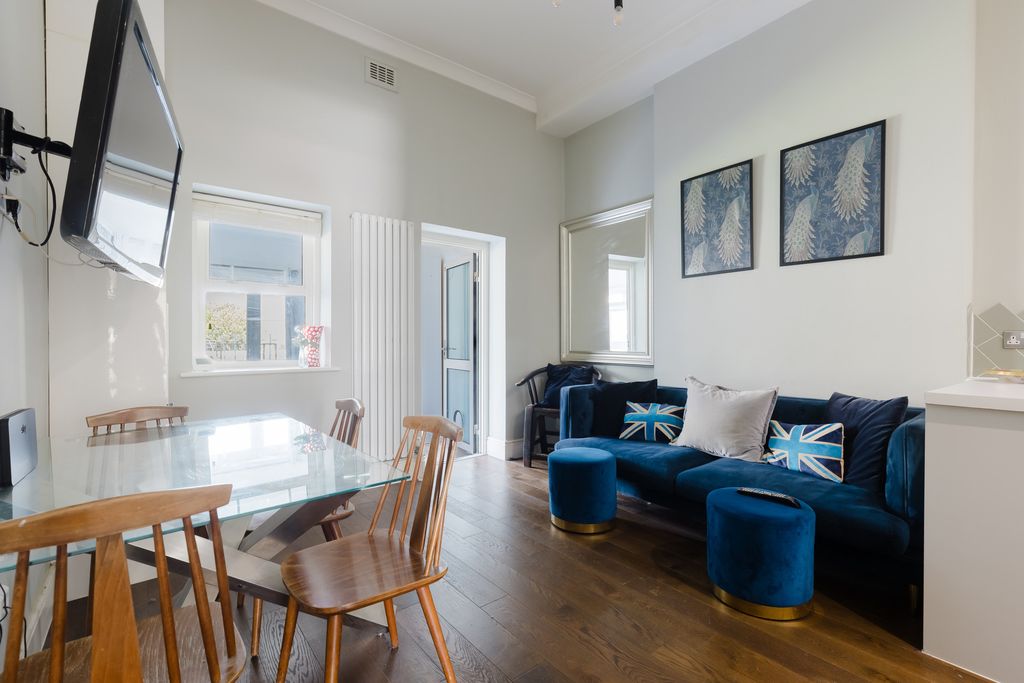 Property photo 1 of 30