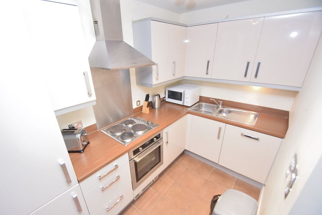 Property photo 3 of 7 Kitchen
