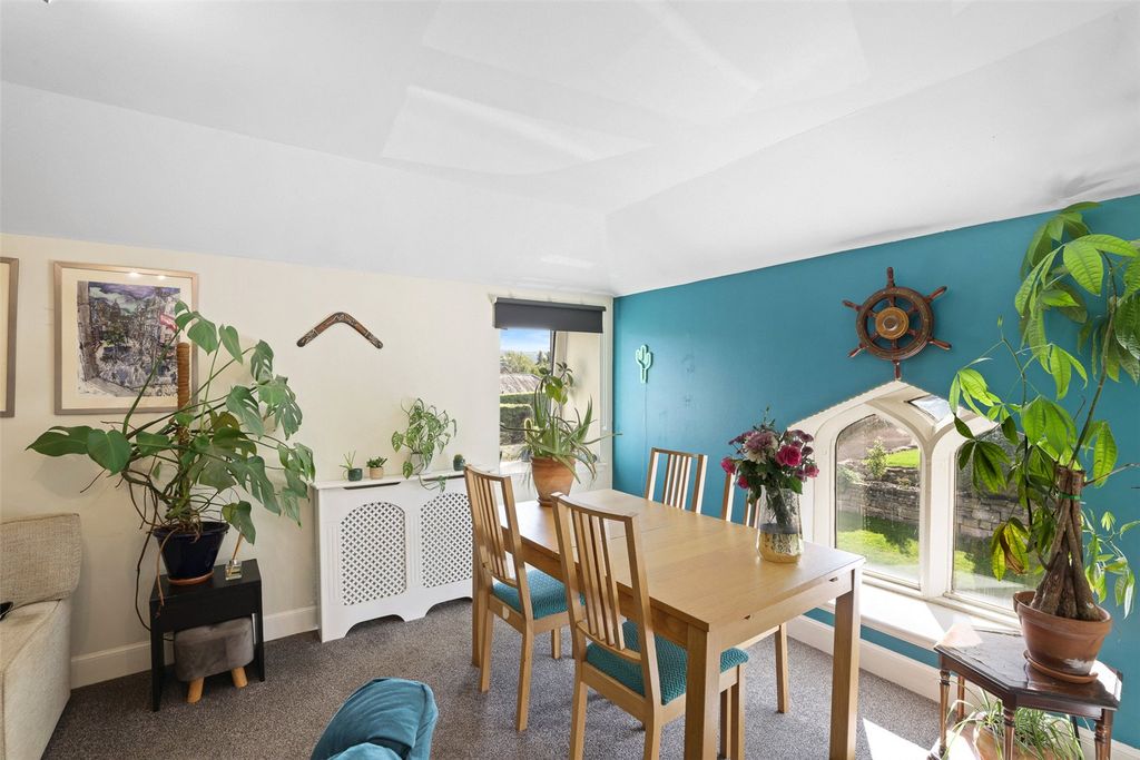 Property photo 3 of 10 Dining Area