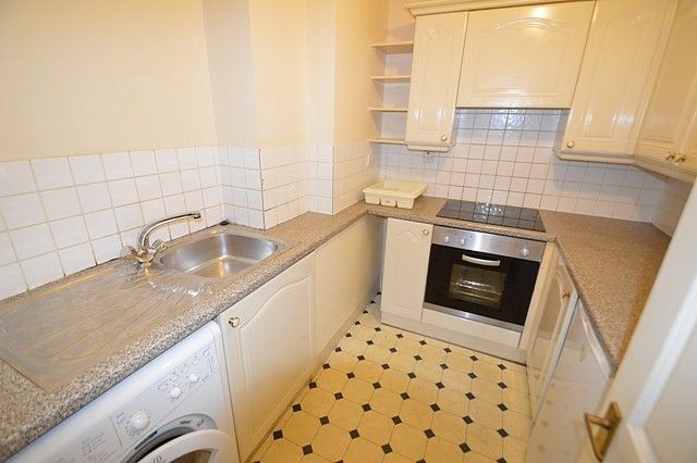 Property photo 2 of 9 Kitchen