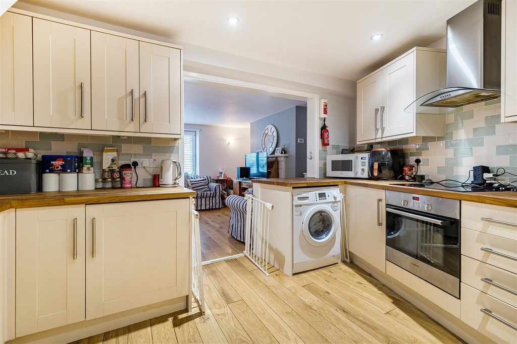 Property photo 3 of 22 Kitchen