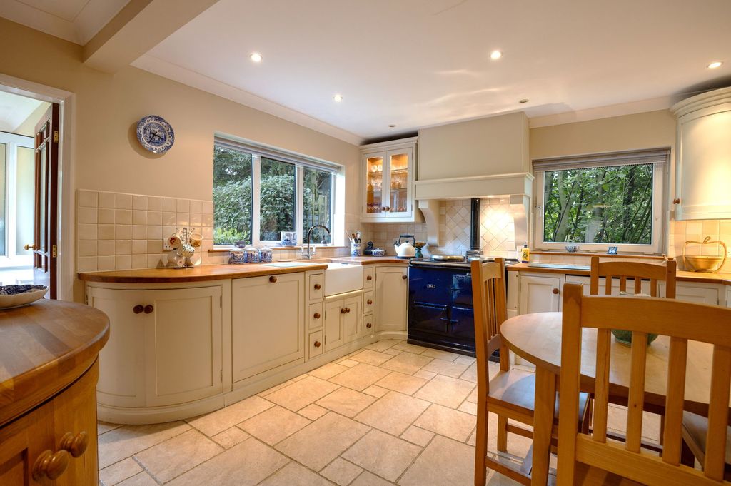 Property photo 2 of 30