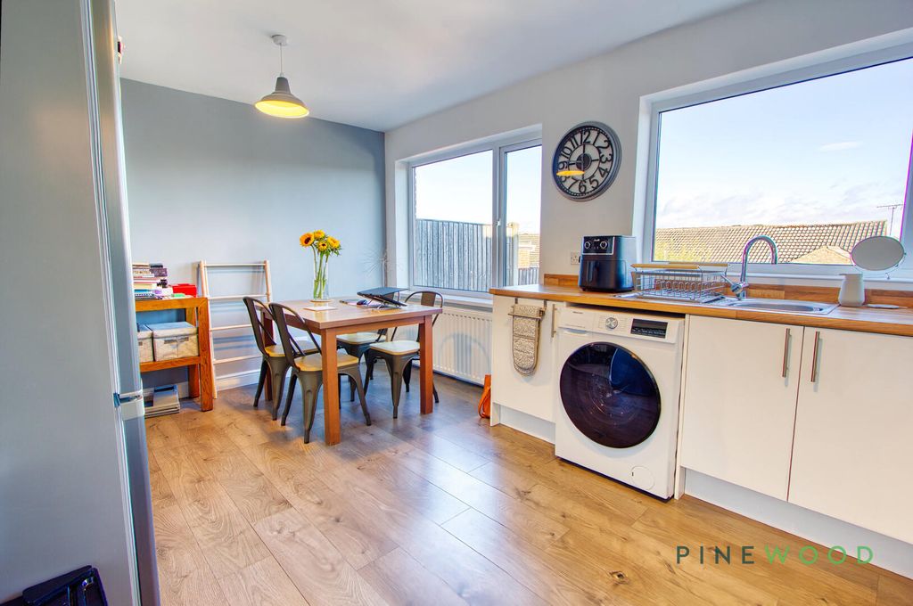 Property photo 2 of 20 Kitchen / Diner