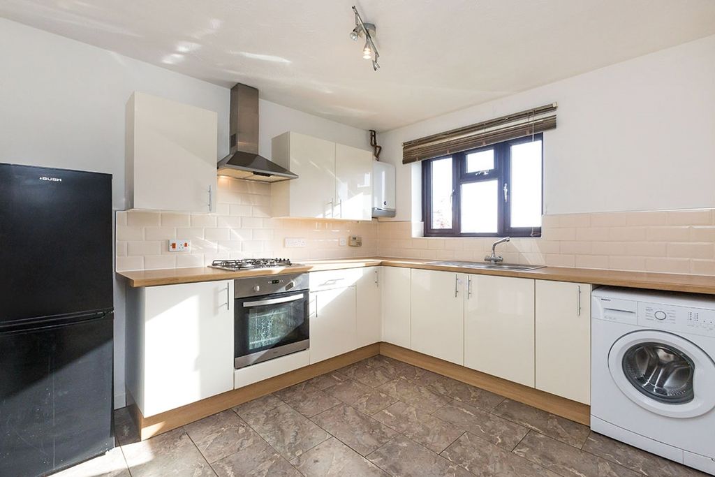 Property photo 2 of 8 Kitchen