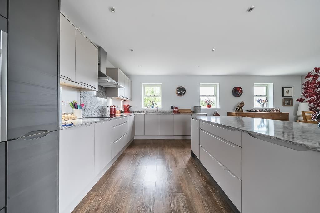 Property photo 2 of 19 Kitchen