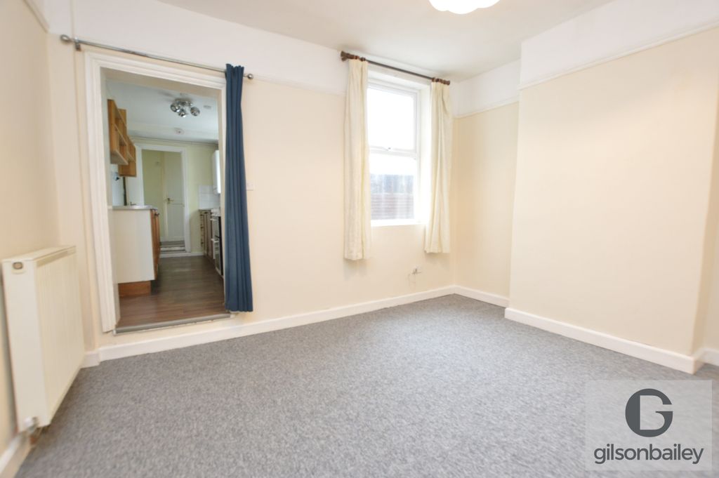 Property photo 3 of 8 2-Dsc_0590