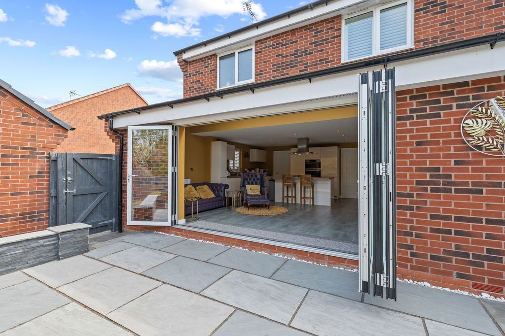Property photo 2 of 37