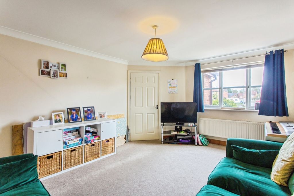 Property photo 2 of 17 Lounge