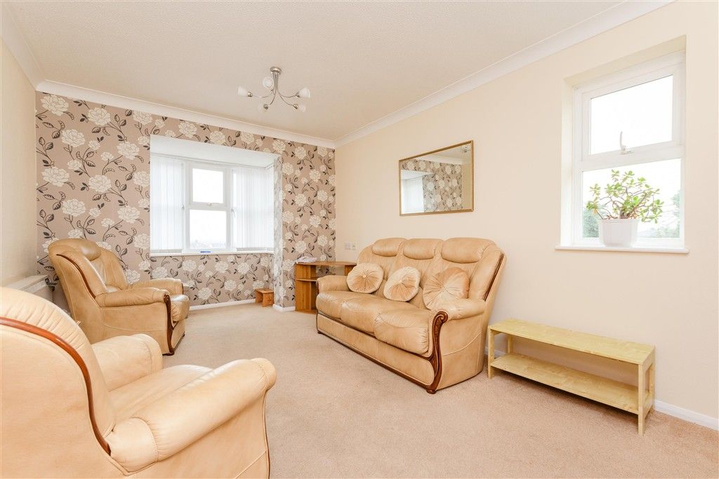 Property photo 2 of 7 Lounge