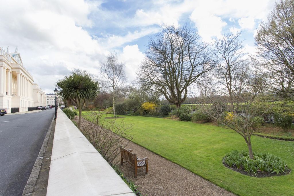 Property photo 2 of 6 Park