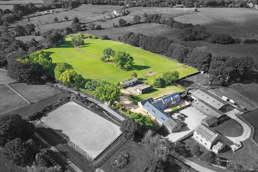 Property photo 2 of 31