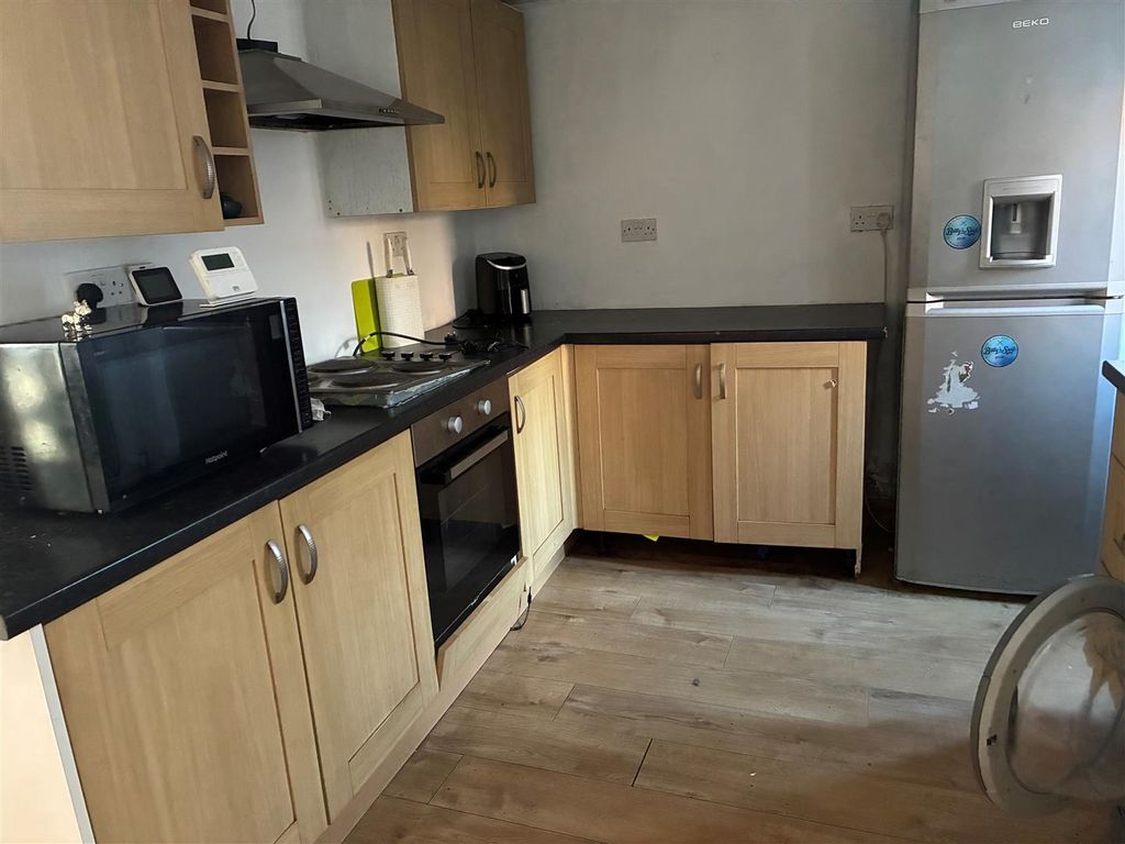 Property photo 3 of 4 Kit.Jpg