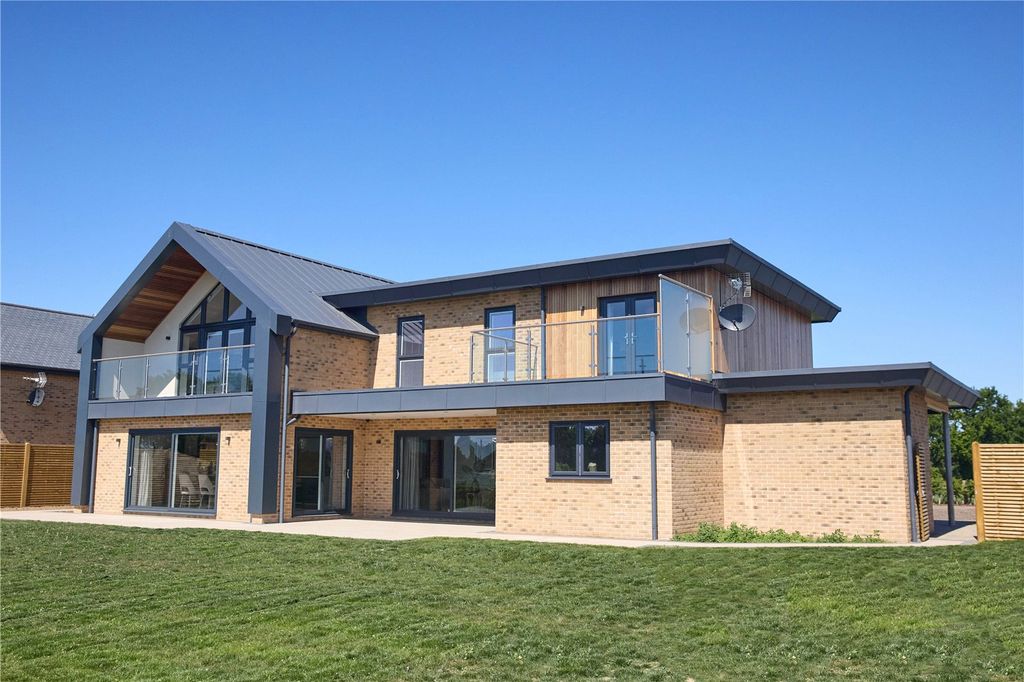 Property photo 2 of 70 Picture No. 04