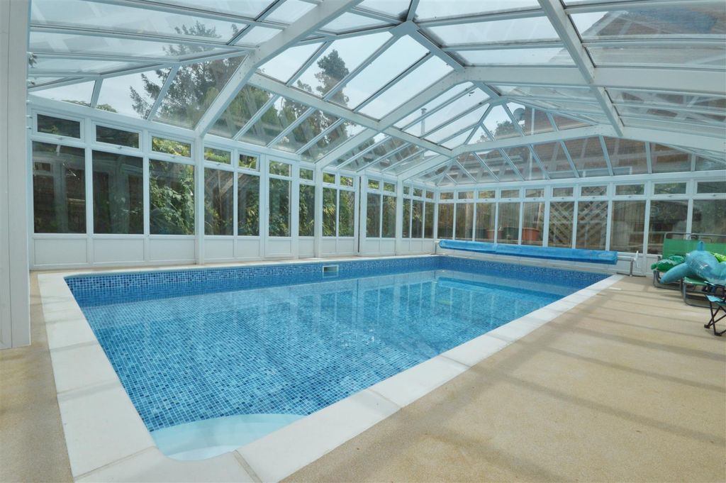 Property photo 2 of 28 Swimming Pool
