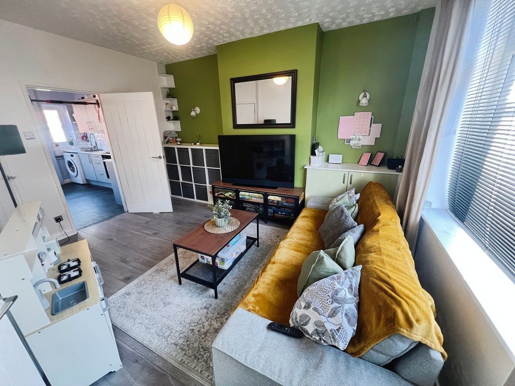 Property photo 3 of 11 Lounge