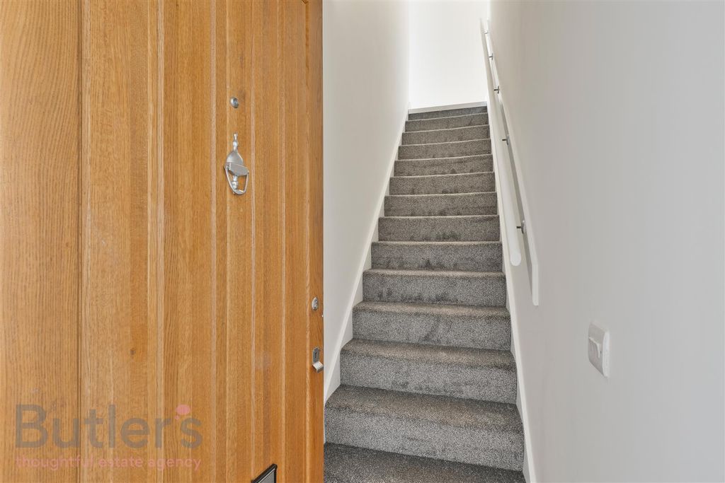 Property photo 3 of 17 Eden Place 8-003_Wm.Jpg