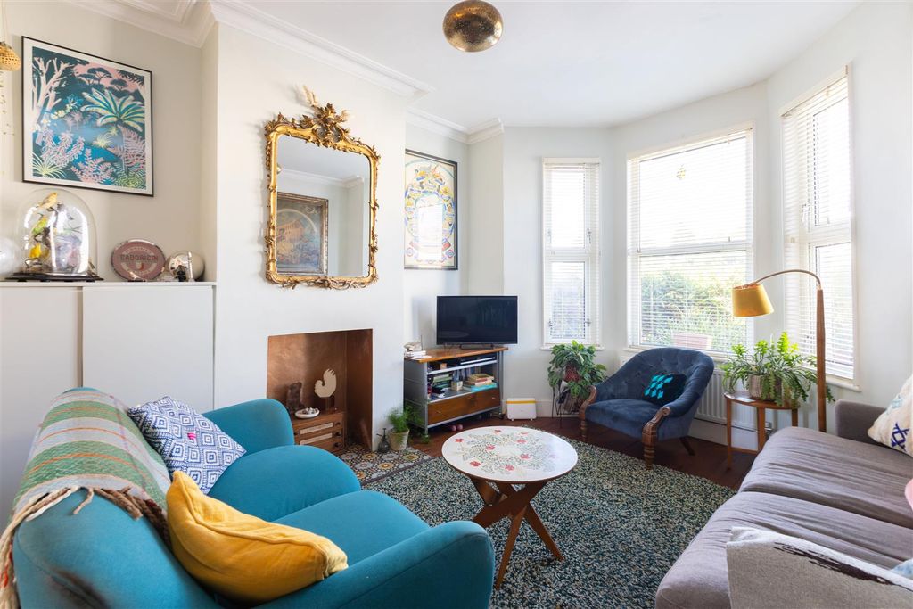 Property photo 1 of 31 Living Room
