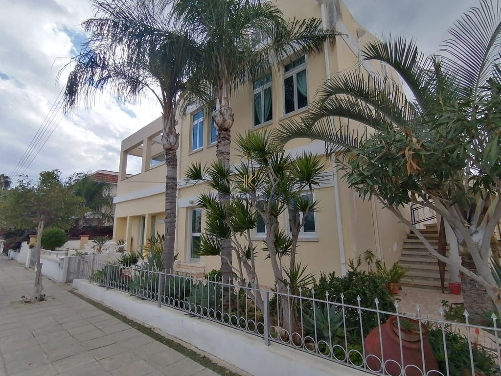 Property photo 2 of 25