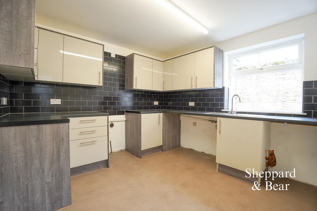 Property photo 3 of 22 Kitchen