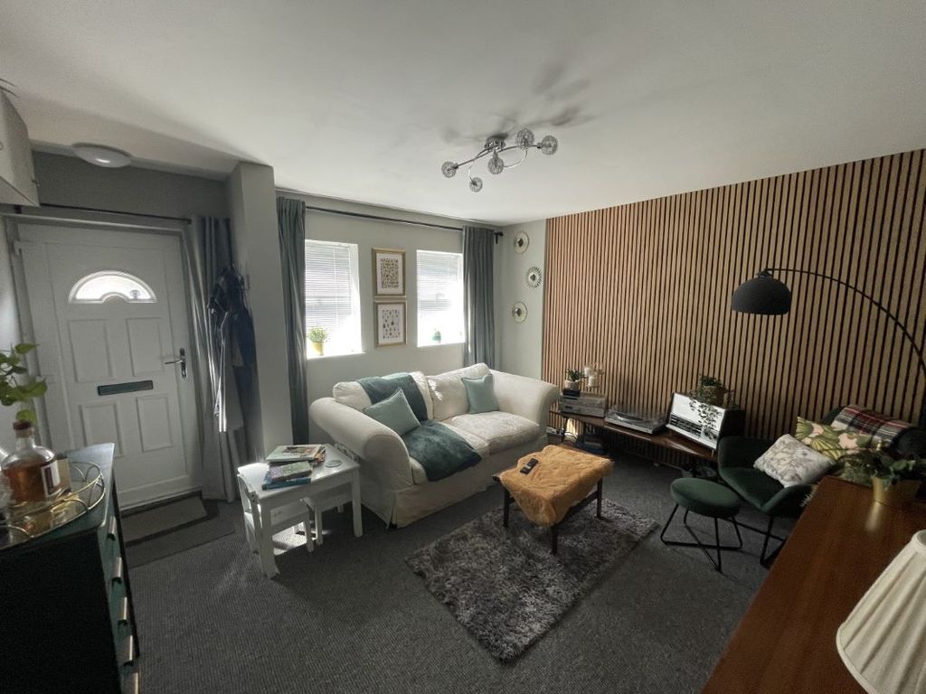 Property photo 2 of 25