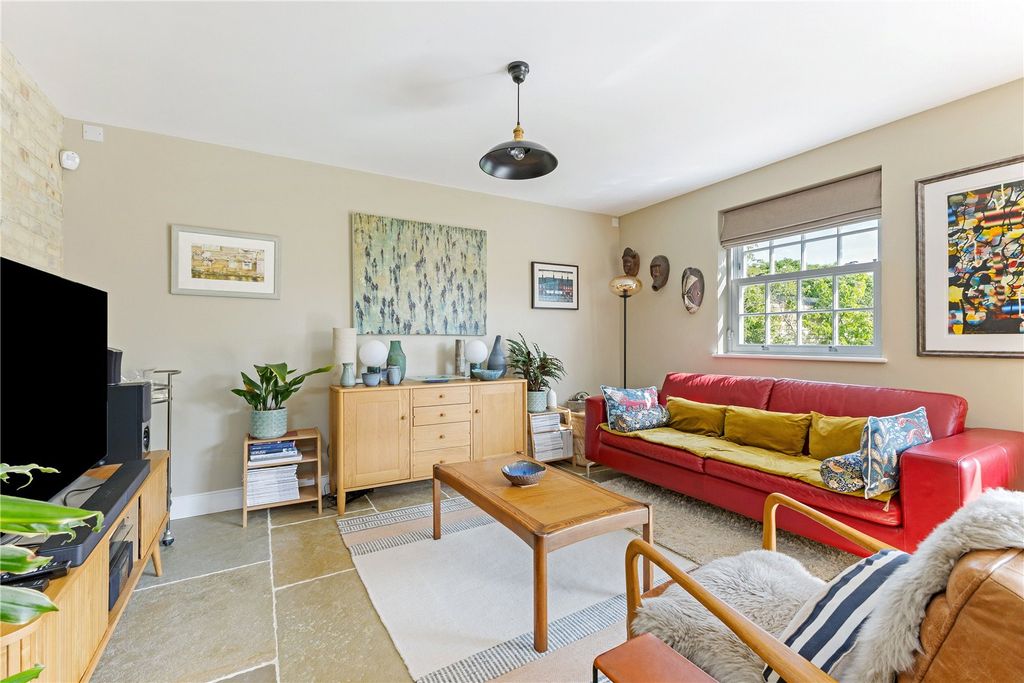 Property photo 2 of 16 Sitting Room