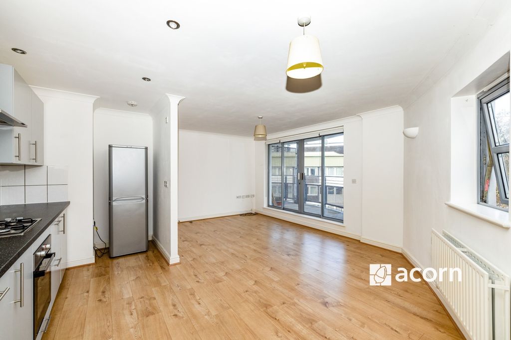 Property photo 2 of 13 Lounge (2)