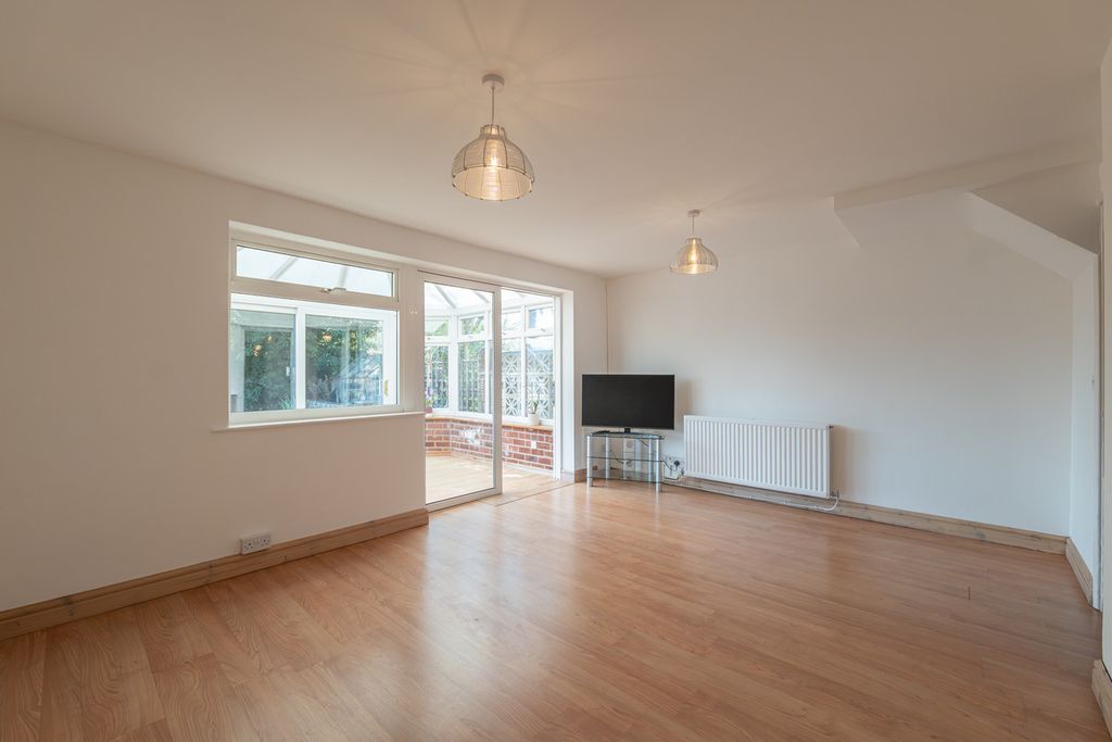 Property photo 2 of 26