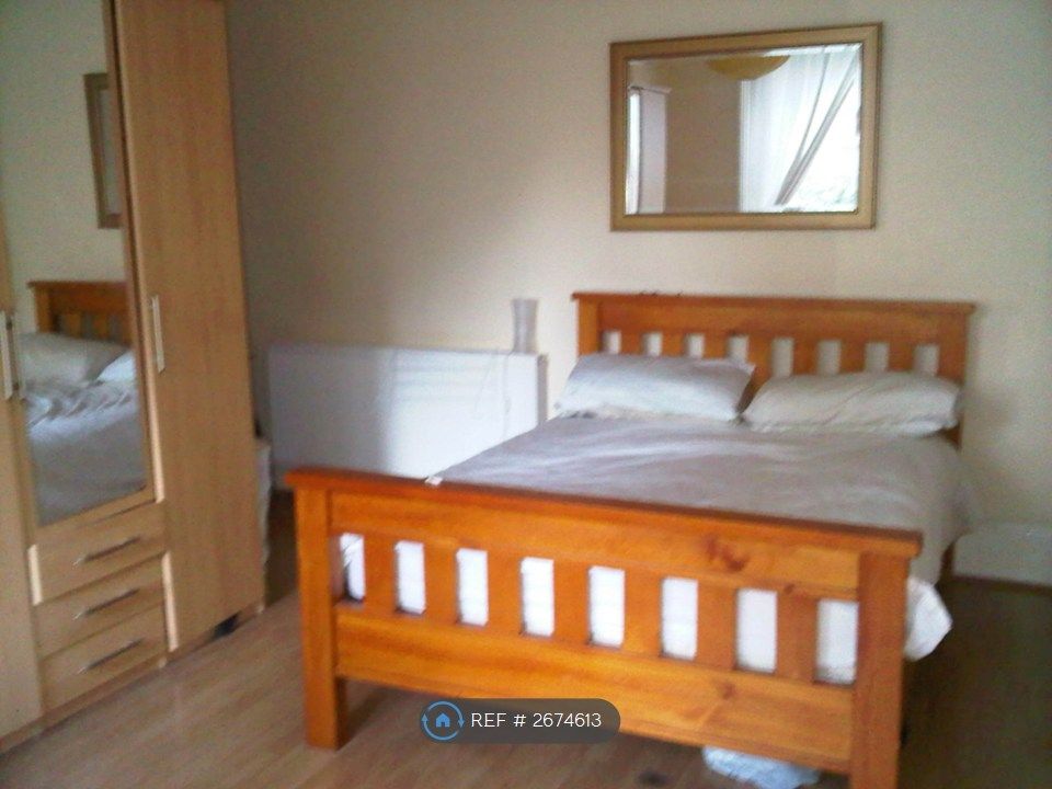 Property photo 2 of 8 Bedroom