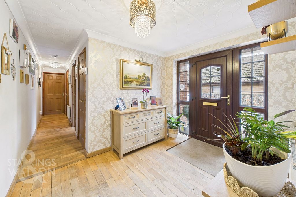 Property photo 2 of 34