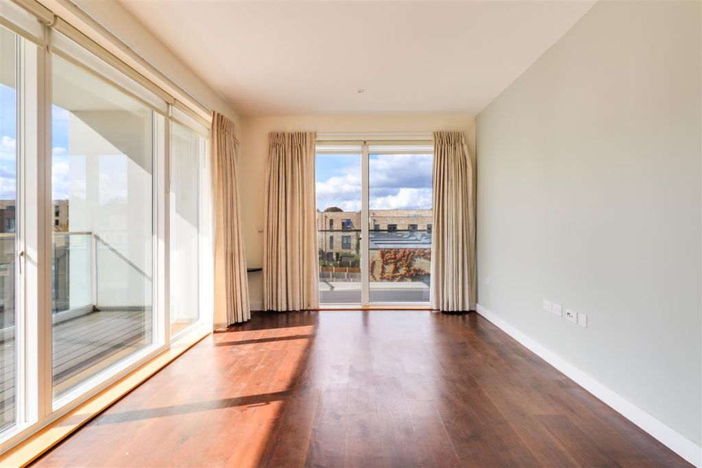 Property photo 3 of 17 Img (6).Jpg