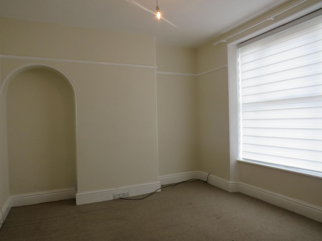 Property photo 2 of 10 Living Room