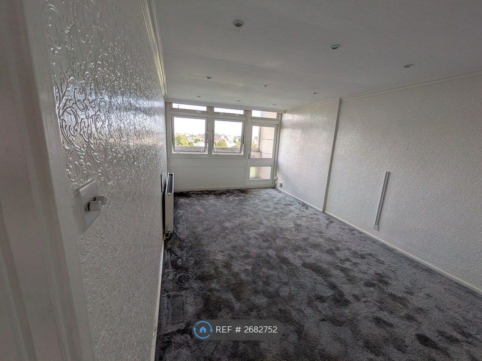 Property photo 1 of 11 Living Room
