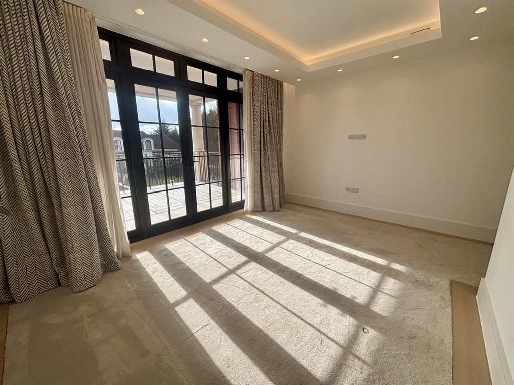 Additional image 11 of 2 bed flat to rent22 Beech Hill, Barnet EN4