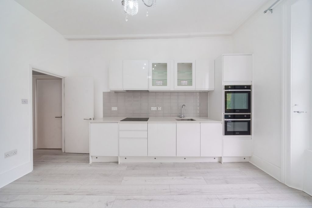 Property photo 1 of 9 Kitchen
