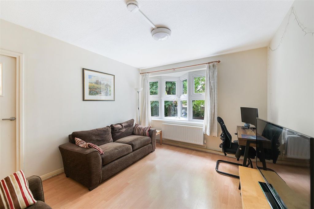 Property photo 3 of 13 Washington Court (2).Jpg