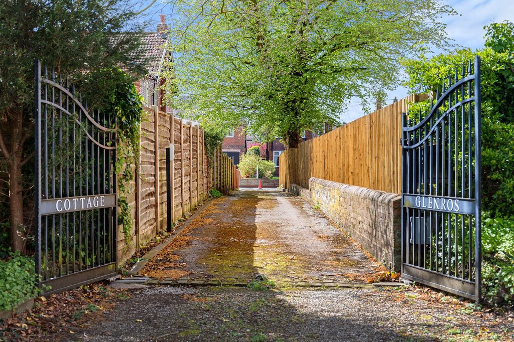 Property photo 2 of 29