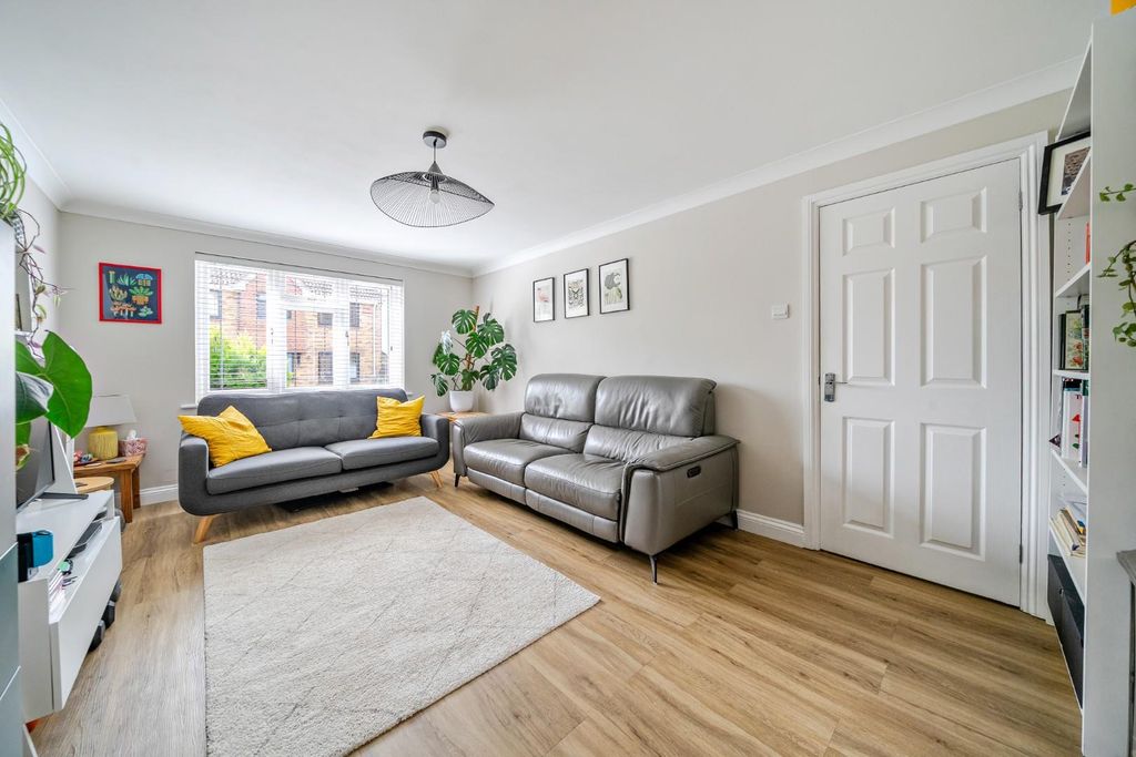 Property photo 2 of 19 1437849-9-69d7A44c4c1c2.Jpg