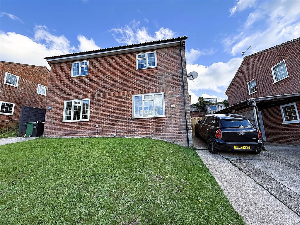 Property photo 1 of 9 16 Wentworth Way.Jpeg