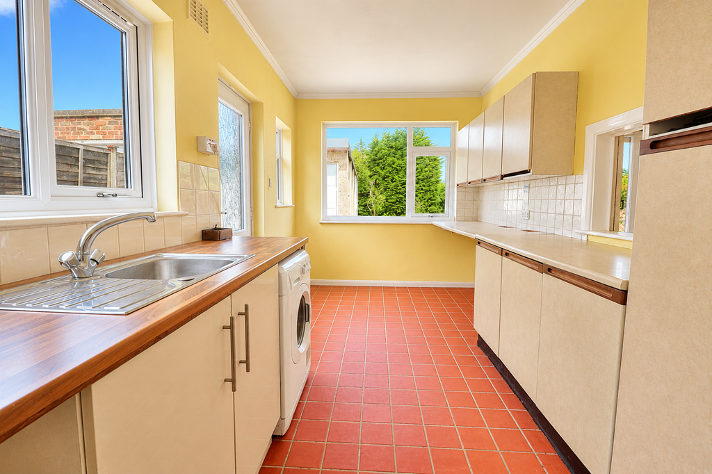 Property photo 3 of 18 Kitchen