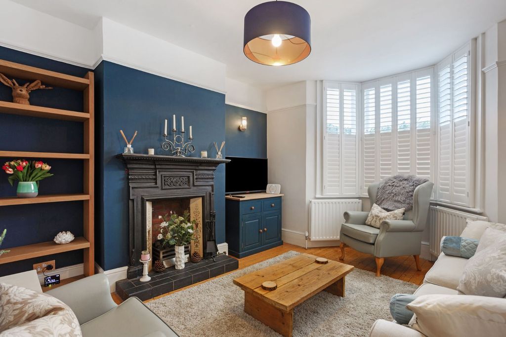 Property photo 3 of 16 Sitting Room