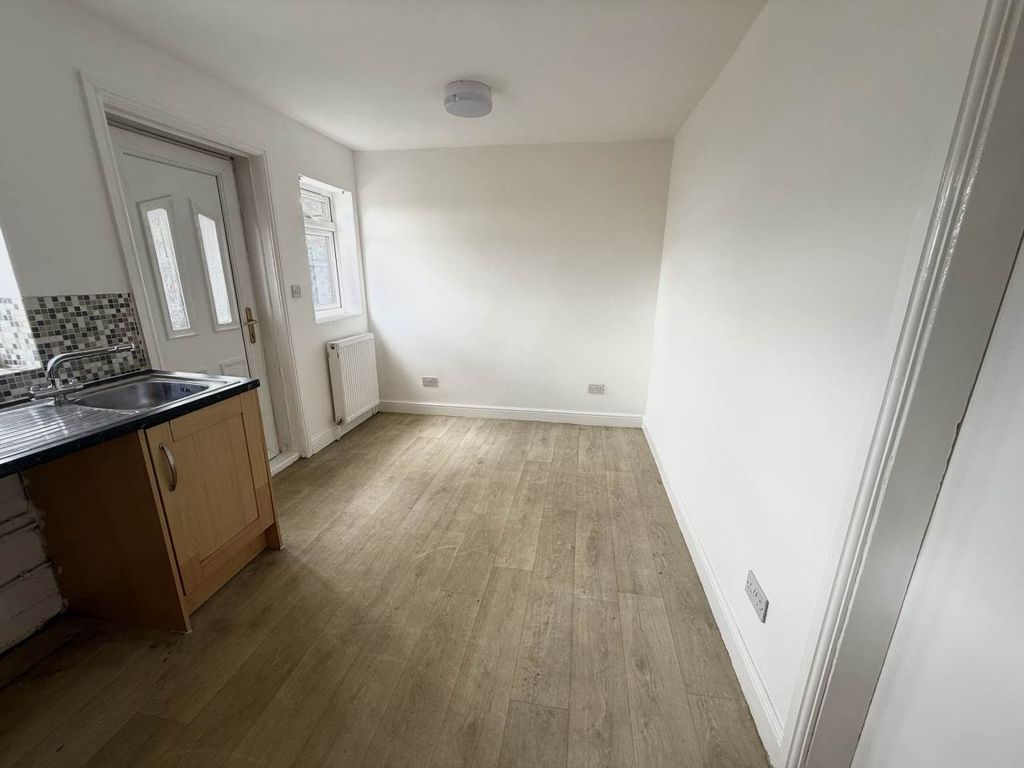 Property photo 3 of 8 Img_5830