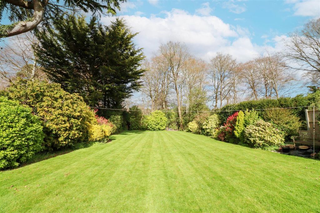 Property photo 3 of 22 Garden