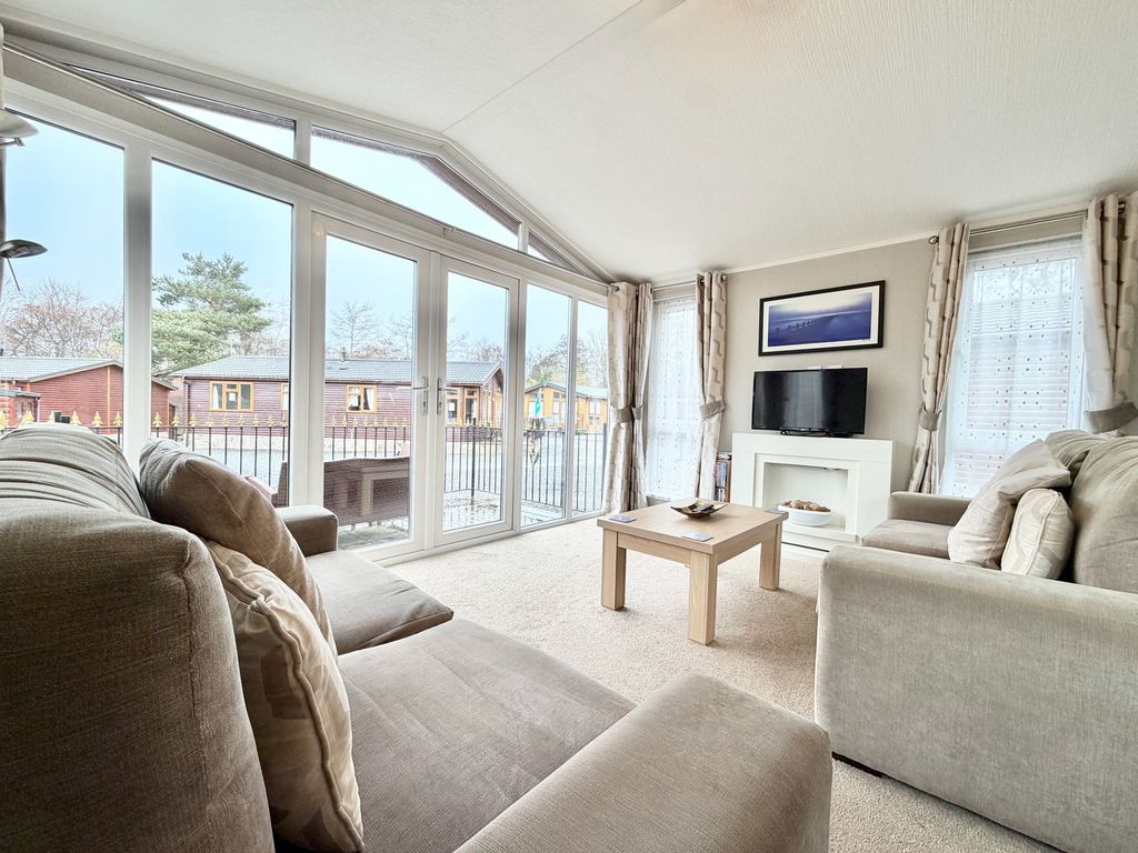 Property photo 2 of 28