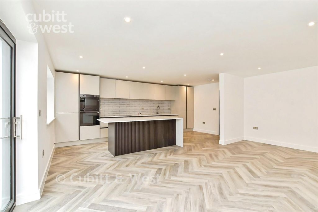 Property photo 2 of 17 Open-Plan Living