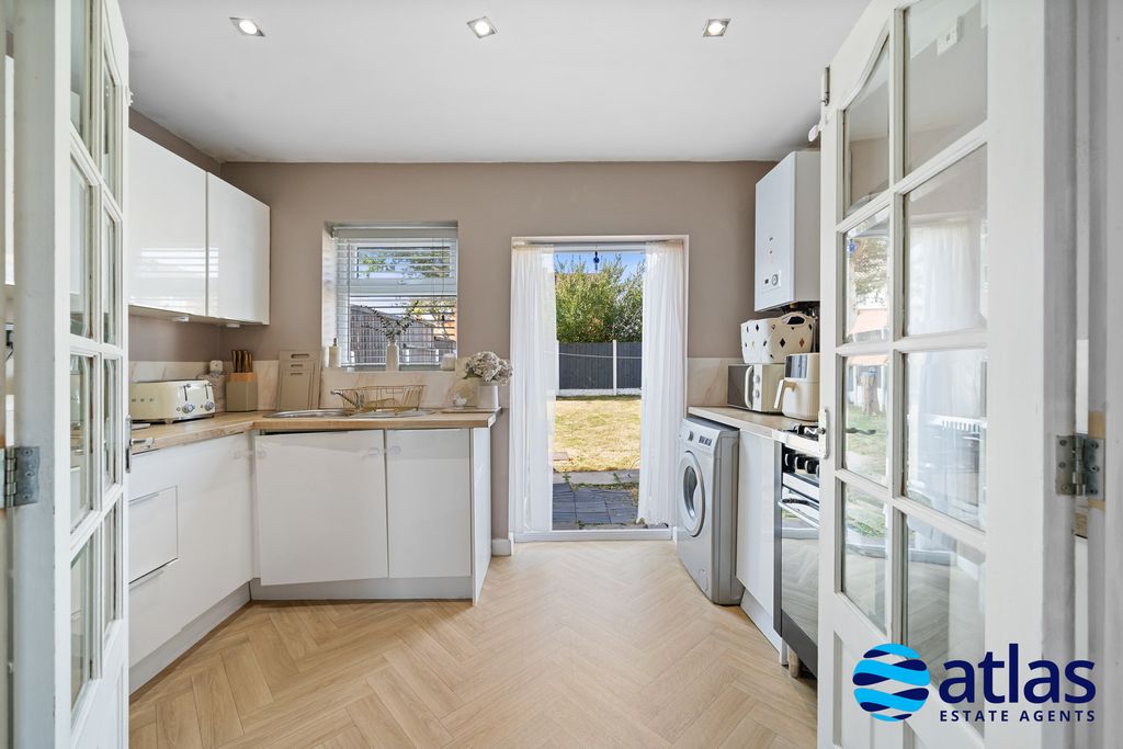 Property photo 3 of 29 Kitchen