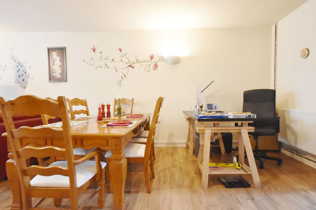 Property photo 3 of 23 Dining 2