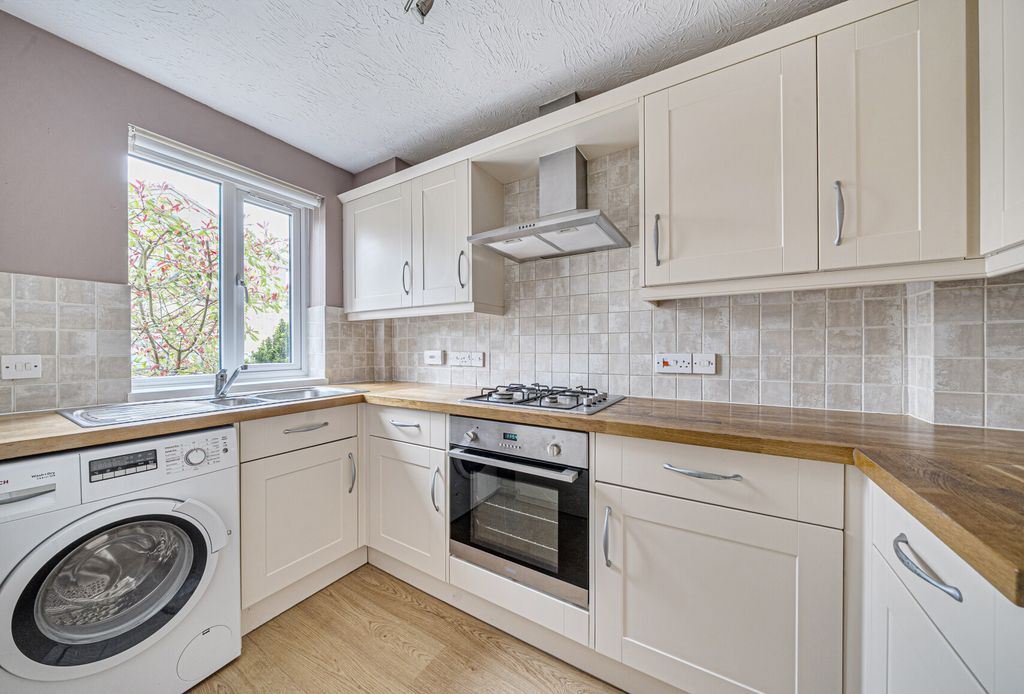 Property photo 2 of 19 Kitchen