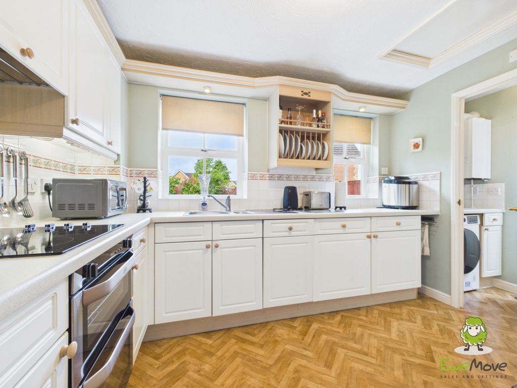 Property photo 3 of 21 Ewemove Estate Agents Basingstoke - Merlin Mead